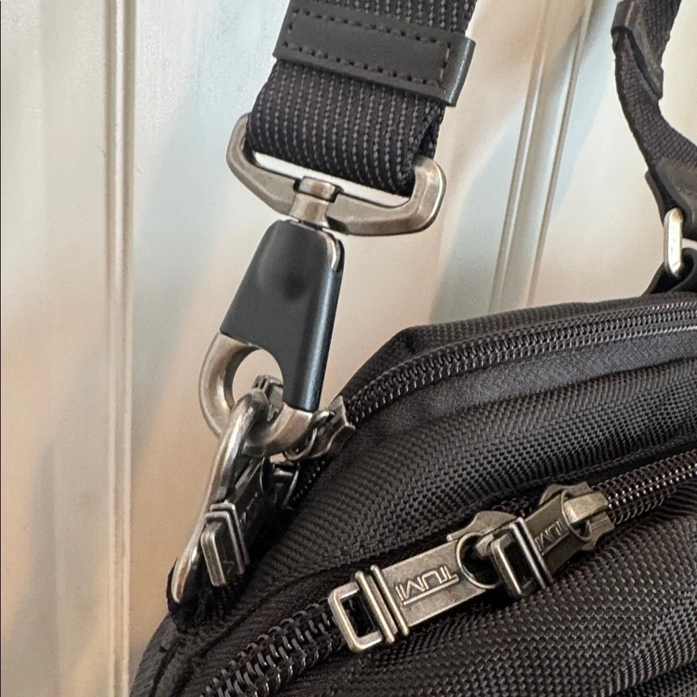 Tumi black computer bag. Like new.